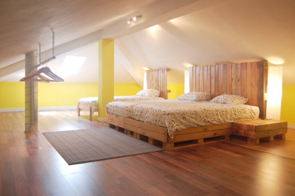 Triple Attic Room with shared bathroom