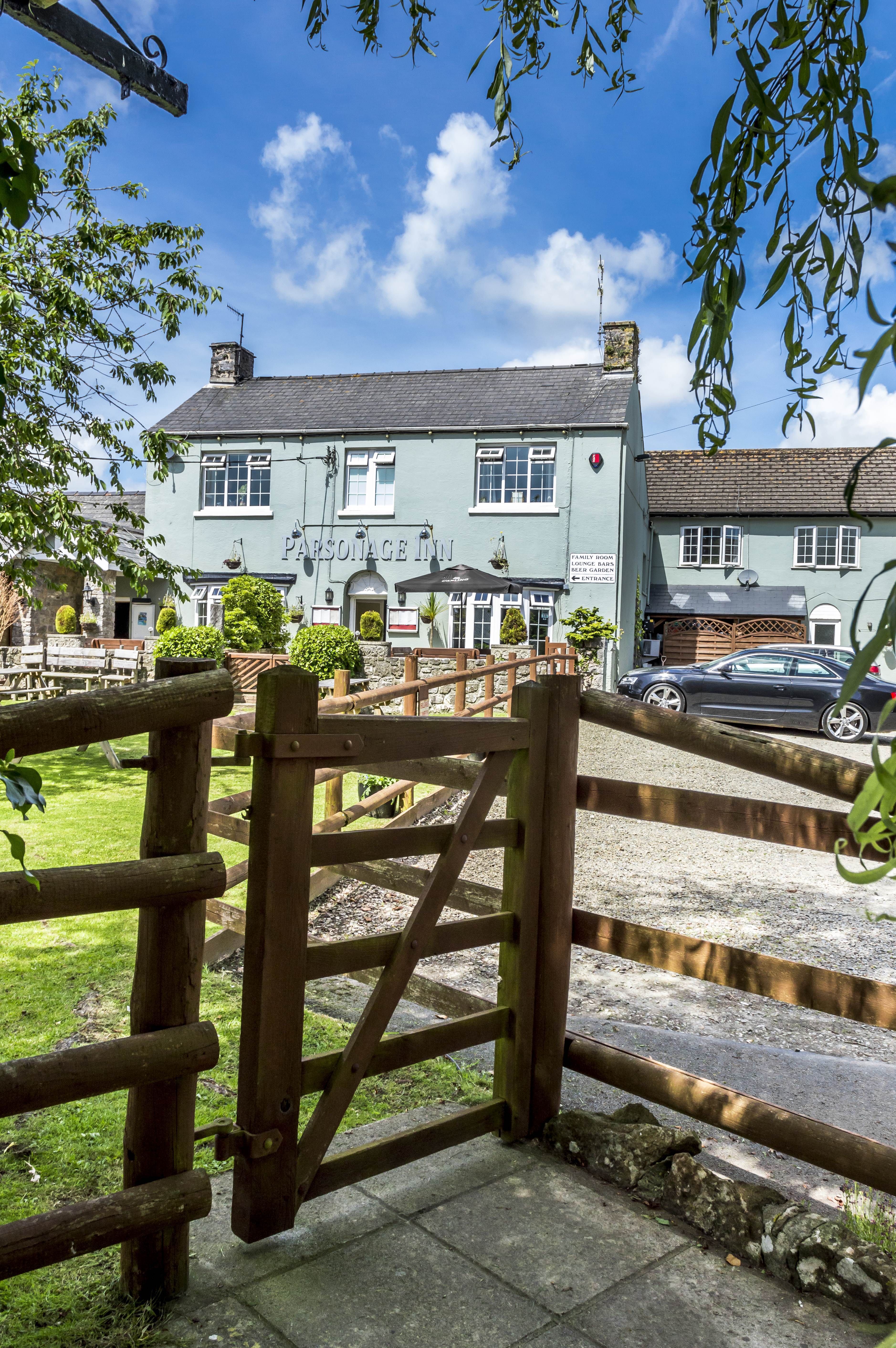 Surfholidays.com: Parsonage Farm Inn, South Wales